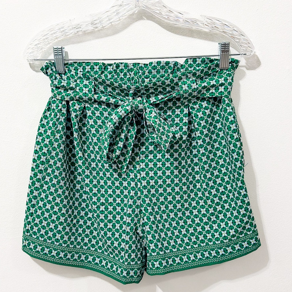 NWT: Max Studio - Women's Pleated, Belted Pull-on Green Paisley Shorts (size S)